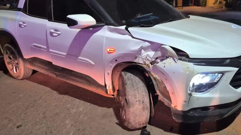 Veículo desgovernado atinge poste e motorista é preso embriagado em Sinop