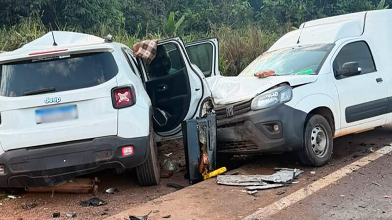 Dois morrem em acidente entre carros e carreta na BR-163 entre Sinop e Itaúba
