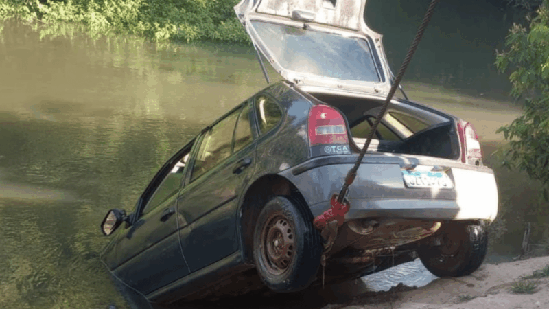 Sinop: carro cai em rio, motorista consegue sair e é resgatado em estado de choque