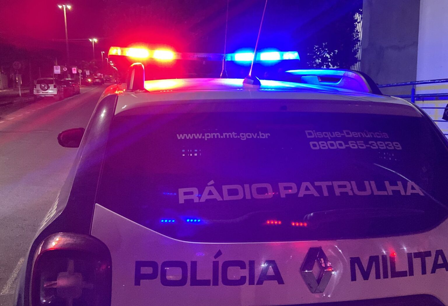 Mulher escapa de possível feminicídio após suspeito bater carro em Sinop