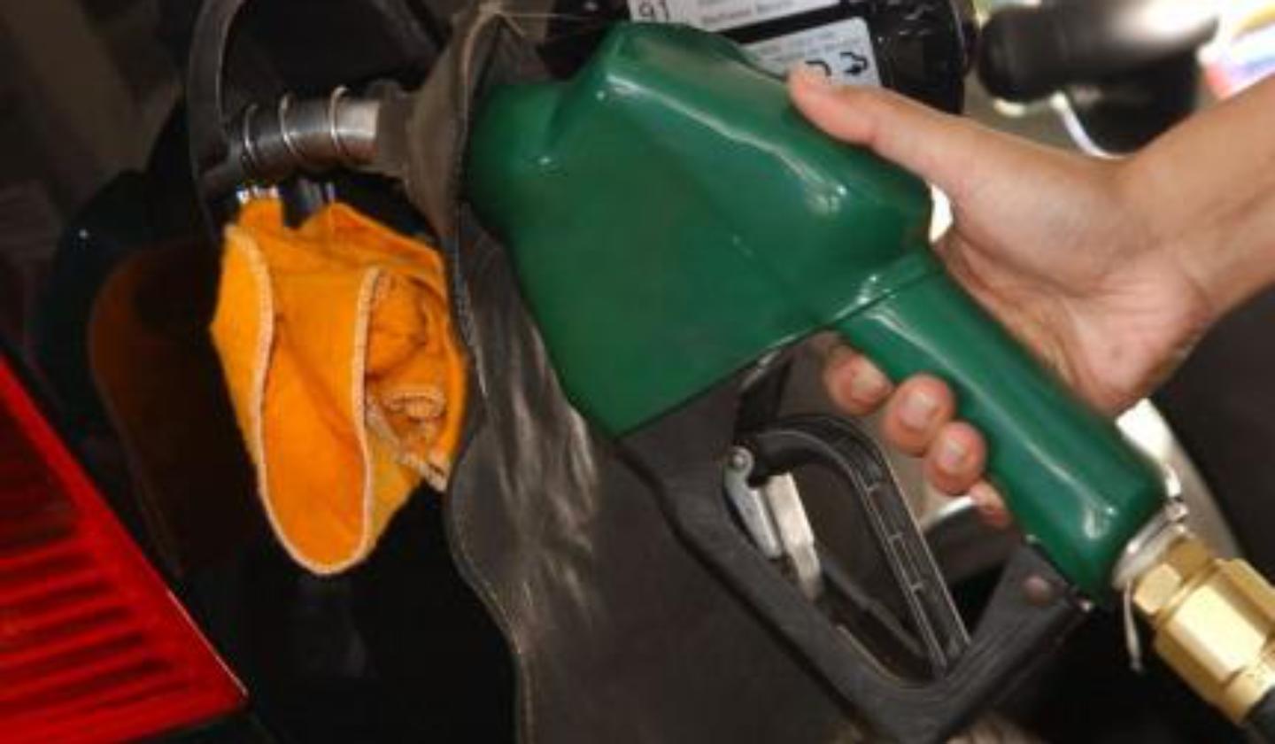 Governo prorroga por 30 dias subsídio de R$ 0,44 por litro da gasolina