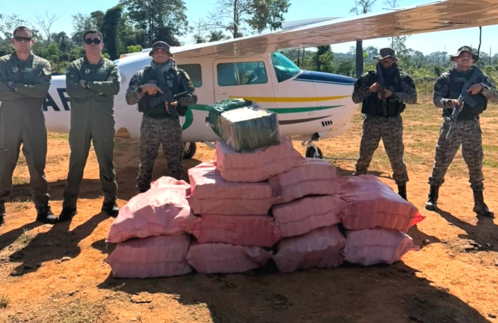 Polícia encontra meia tonelada de maconha enterrada em MT