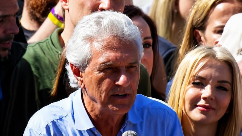Caiado anuncia candidatura à Presidência e ironiza Flávio Bolsonaro