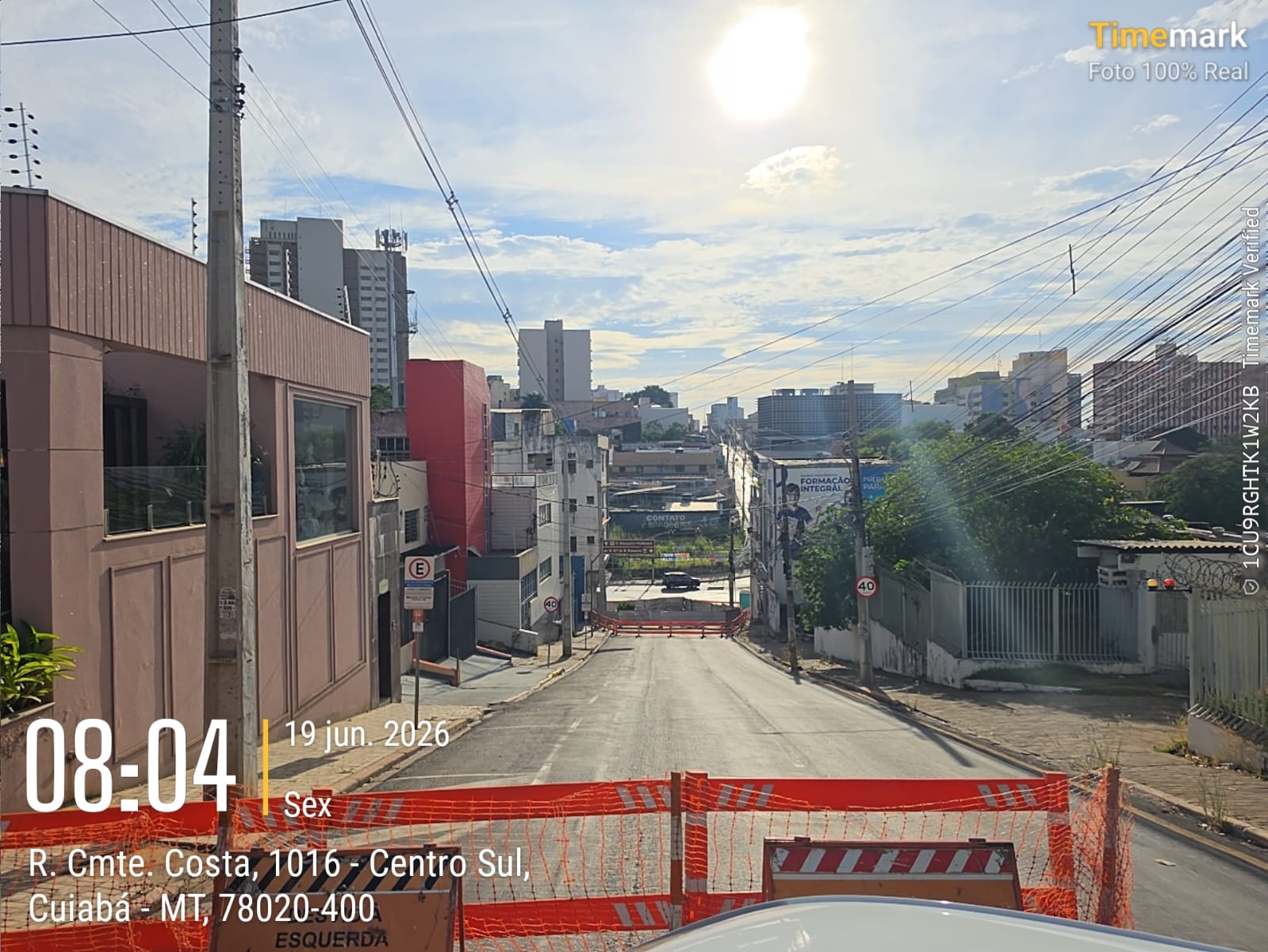 Rua Comandante Costa segue interditada até domingo por obras de esgoto em Cuiabá