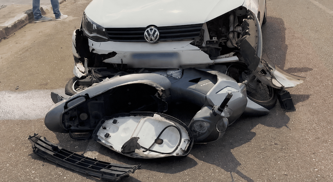 Motociclista se fere em batida com carro em cruzamento do Jardim das Violetas