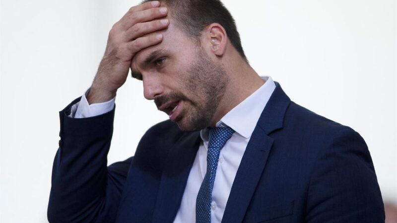 Caixa vai leiloar apartamento de Eduardo Bolsonaro no Rio