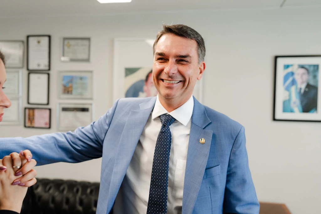 Flavio Bolsonaro se reúne com lideranças hoje em Mato Grosso e Wellington não deve participar