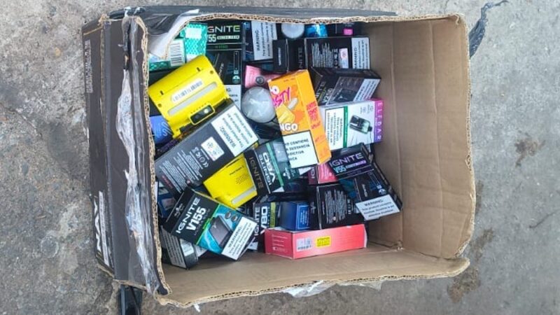 Jovem é flagrado com 67 cigarros eletrônicos em MT