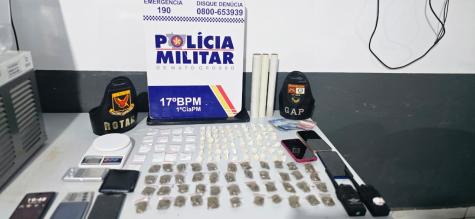 PM prende suspeito e apreende 130 porções de drogas em MT