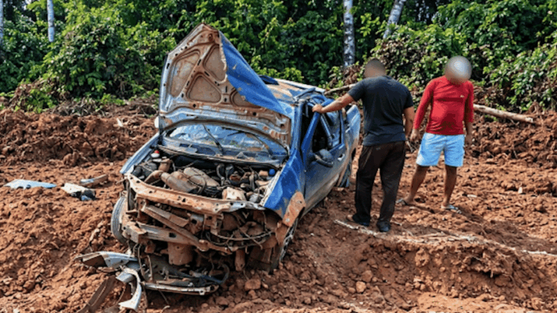Picape capota ao passar por buraco na MT-222 e deixa dois feridos em Ipiranga do Norte
