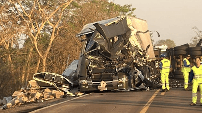 Batida entre carretas na Serra da Petrovina deixa um morto na BR-364