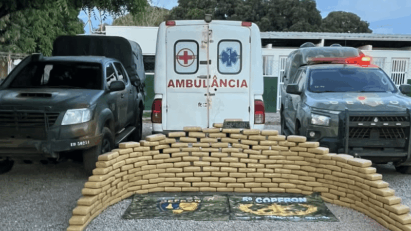 Ambulância é abordada com 216 tabletes de skunk em Mato Grosso; dois presos