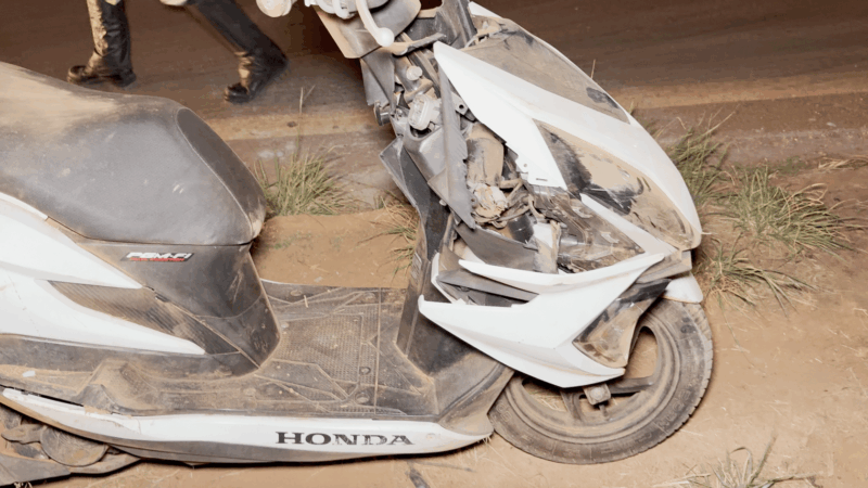 Motociclista perde o controle e cai em vala de escoamento às margens da BR-163, em Sinop