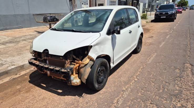 Colisão entre carro e moto deixa dois feridos em avenida de Sinop