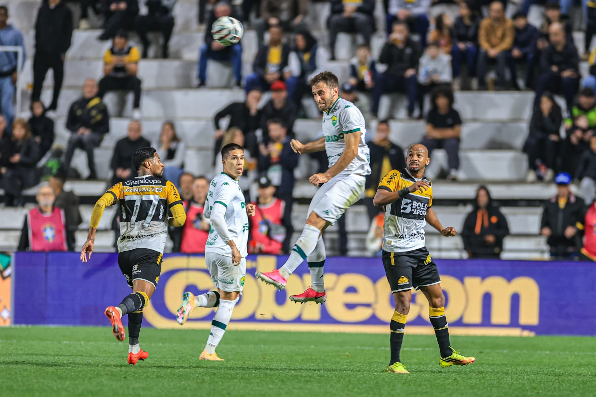 Com gol contra, Cuiabá perde para o Criciúma e se distancia do G6 da Série B