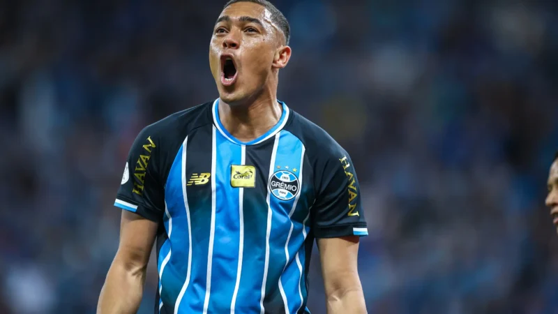 Grêmio faz três no Inter e pega o Atlético-MG na semi da Copa do Brasil