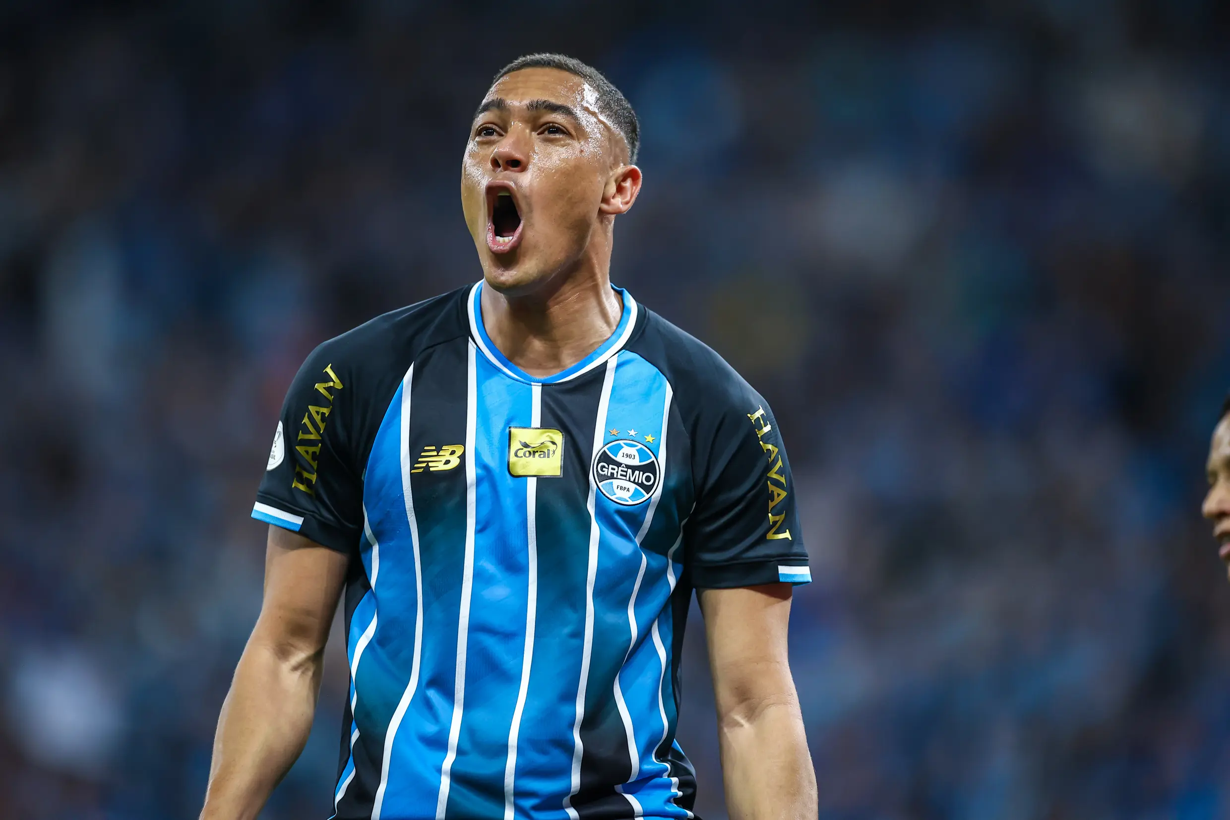 Grêmio faz três no Inter e pega o Atlético-MG na semi da Copa do Brasil