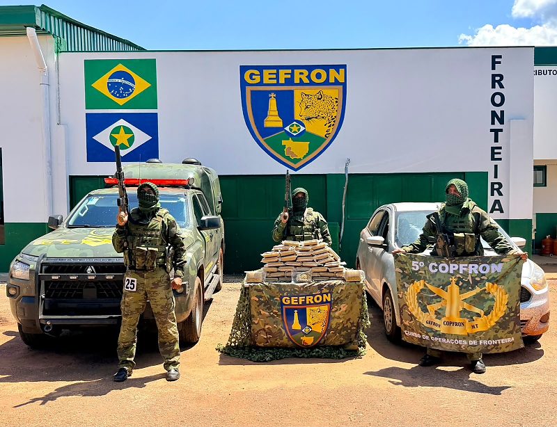 Homem é preso com tabletes de maconha em MT e diz que receberia R$ 1 mil por buscá-los na Bolívia