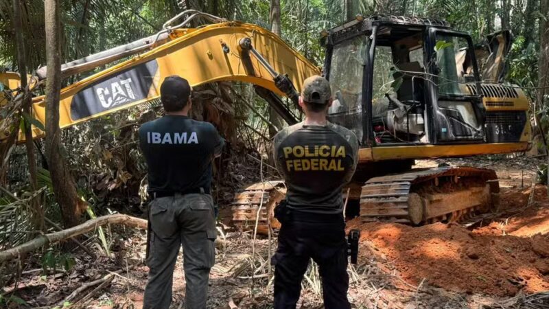 PF e IBAMA destroem maquinários em ação de combate à mineração em terra indígena em Mato Grosso