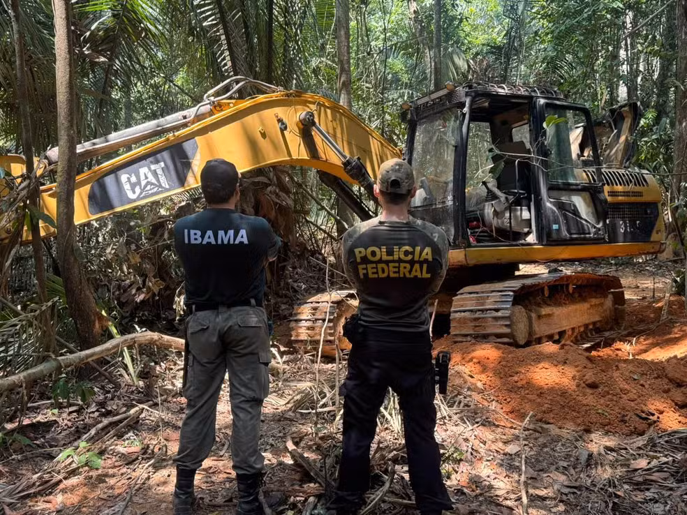 PF e IBAMA destroem maquinários em ação de combate à mineração em terra indígena em Mato Grosso