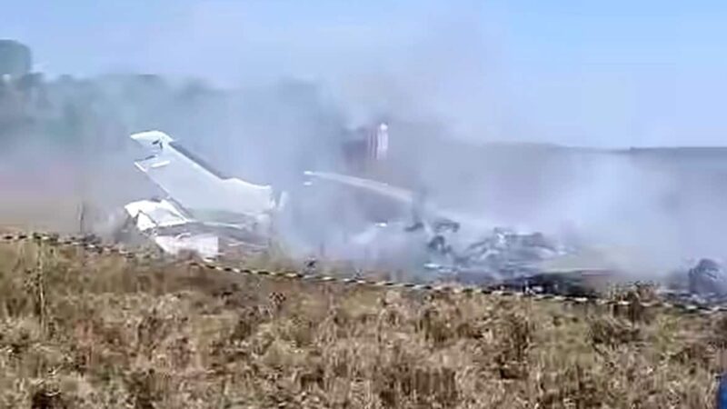 Avião cai e pega fogo em Mato Grosso; bombeiros confirmam três mortos