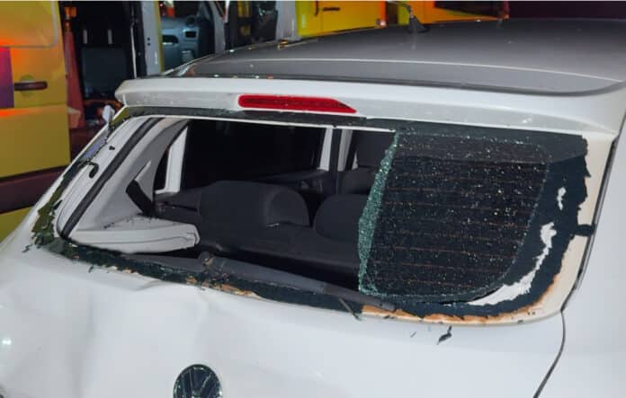 Sinop: moto e carro colidem após tubulação impedir tráfego na BR-163; um ferido
