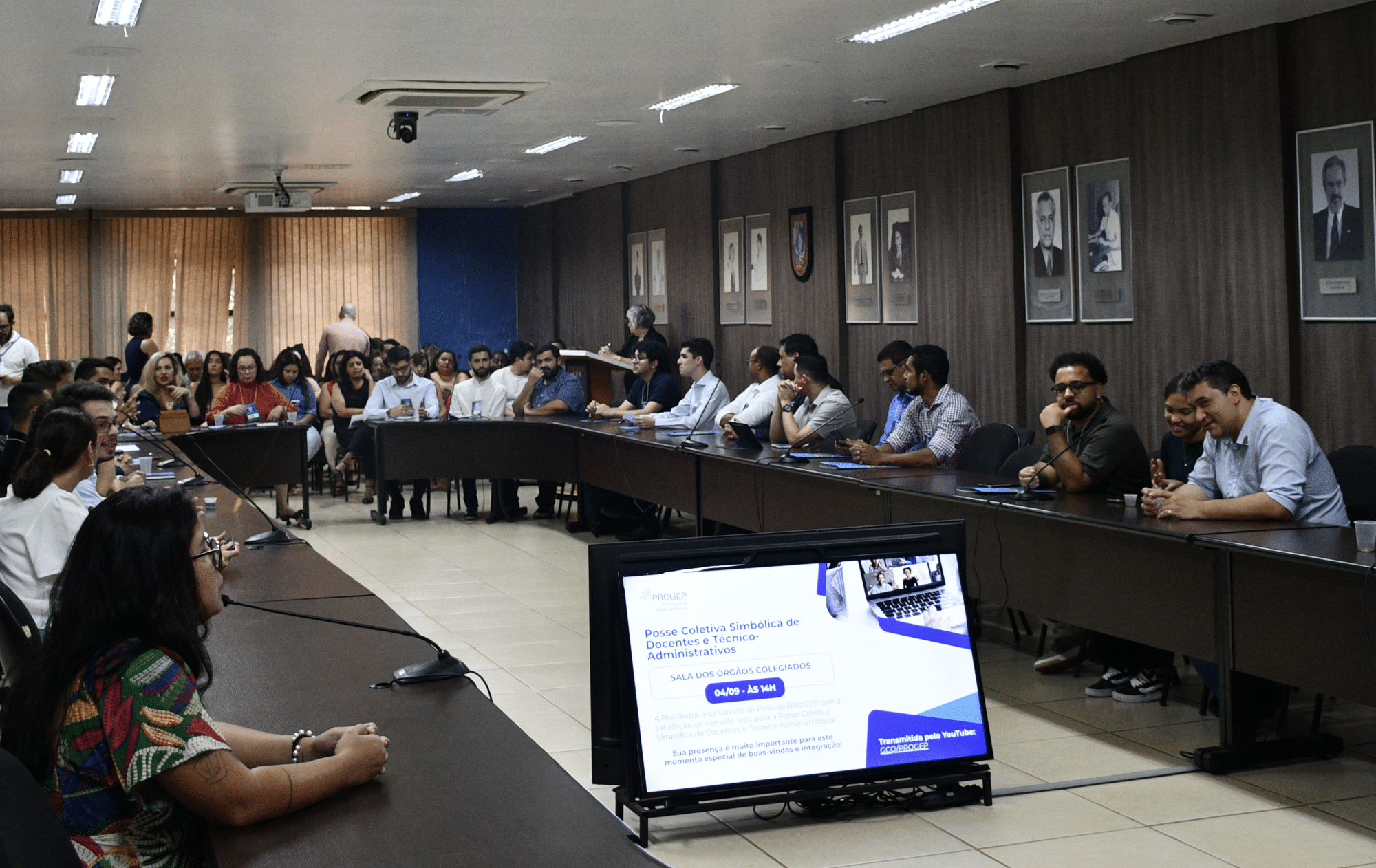 UFMT empossa 38 professores e 9 técnicos aprovados em concursos