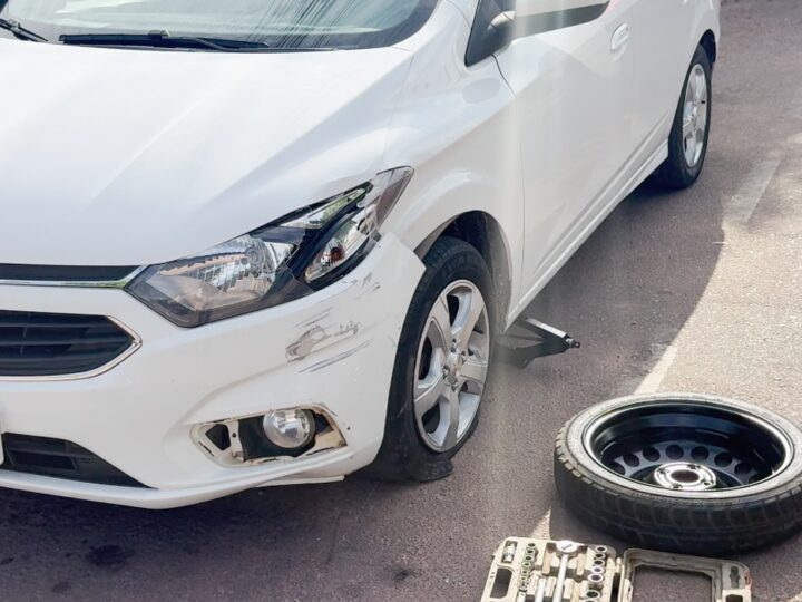Motociclista fica ferido ao bater em carro estacionado no Jardim Imperial, em Sinop