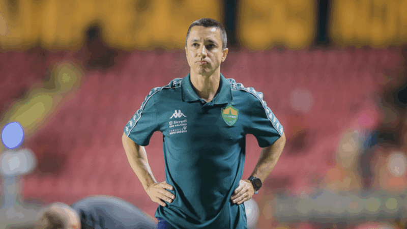 Técnico do Cuiabá diz que time jogou o 1º tempo contra o Avaí “como quem não briga pelo acesso”