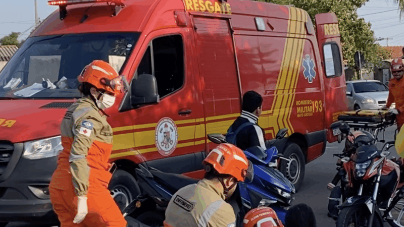 Colisão entre moto e motoneta no bairro Daury Riva, em Sinop, deixa dois feridos