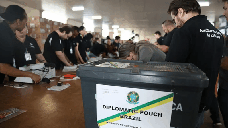 Quase 919 mil brasileiros vão votar para presidente no exterior em 2026, alta de 31% sobre 2022