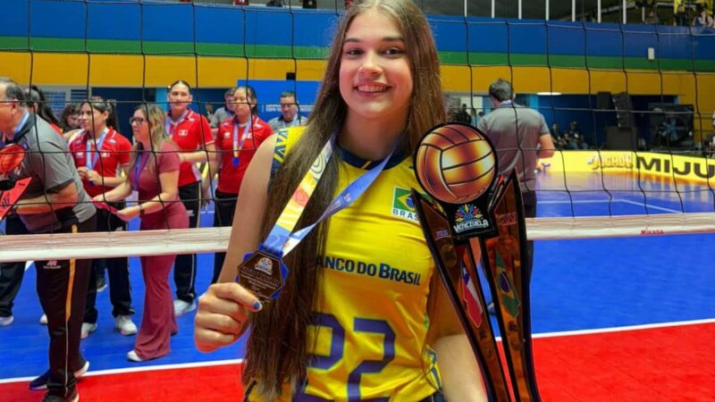 Mariana Cappeler, atleta nascida em Sinop, conquista bronze no Sul-Americano de vôlei sub-19 e pode ir ao Mundial