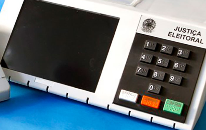 Eleitores de quatro municípios de MT votam em plebiscitos no segundo turno