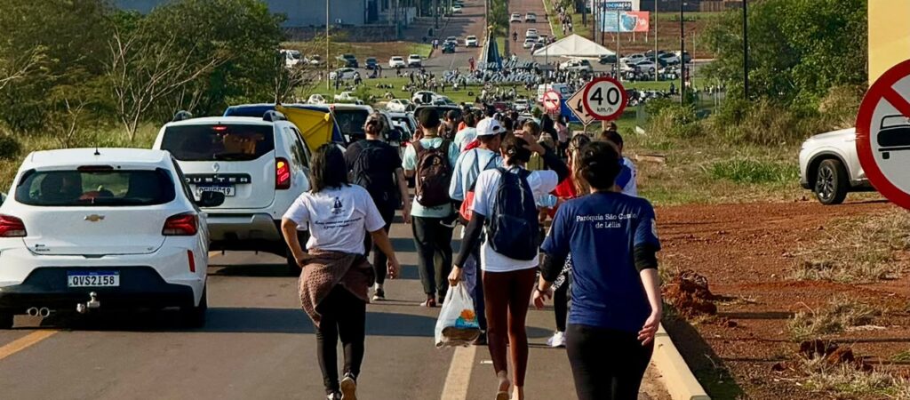 Cerca de 5 mil fiéis fazem peregrinação de 33 km entre Sinop e Santa Carmem em homenagem a Nossa Senhora Aparecida