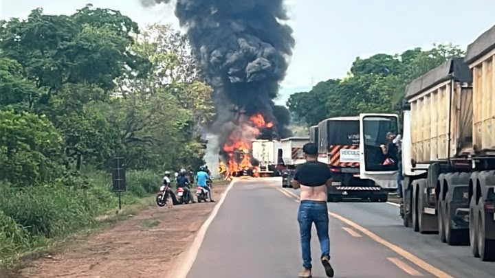 Motorista morto em acidente entre carretas na BR-364 é sepultado em Vera