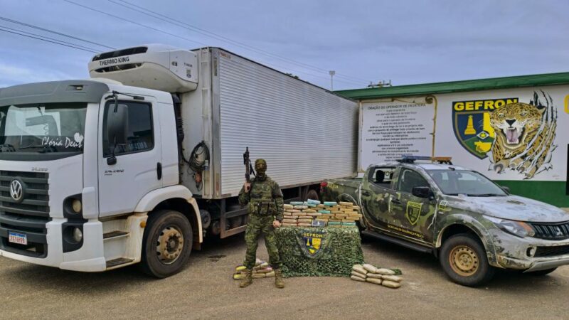 Gefron apreende R$ 975 mil em drogas em caminhão e prende dois em Glória d’Oeste