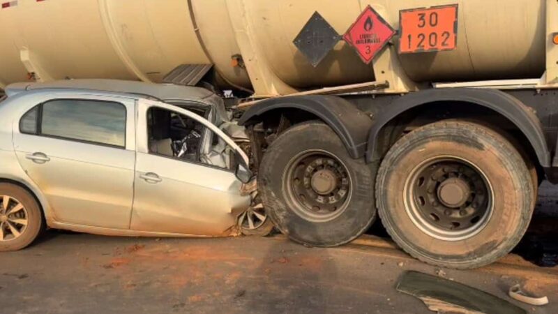 Motorista de Gol morre em batida com carreta-tanque na BR-364, em Campo Novo do Parecis