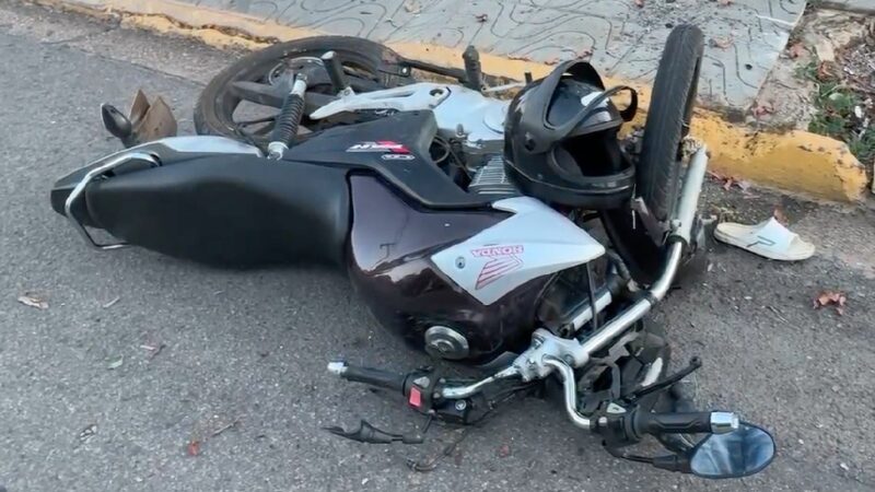 Motociclista bêbado fratura a perna ao bater em árvore em Sorriso